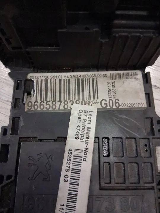 Módulo Voltaje Batería 380 usado para Citroen C4 II DS4 image 4