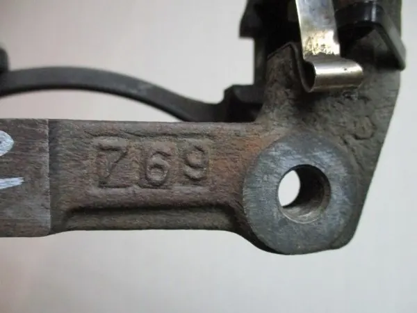 Suporte pinça travão dianteira direita OEM 47721-20420 image 7