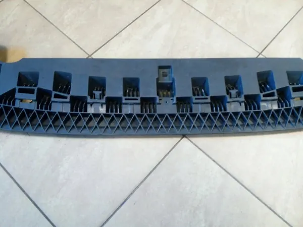 Etupuskurin alapeite OEM 8V3807233A Audi A3 S3 8V image 3