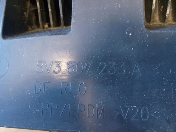 Etupuskurin alapeite OEM 8V3807233A Audi A3 S3 8V image 9