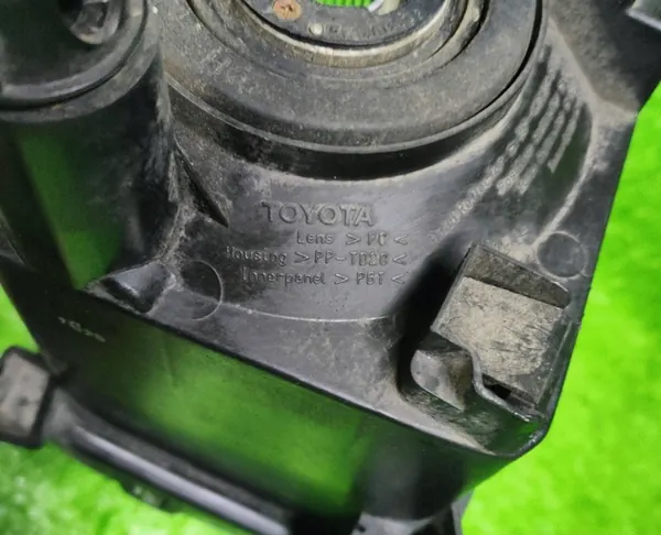 Faros Derecho Negro Toyota RAV4 2006- image 3