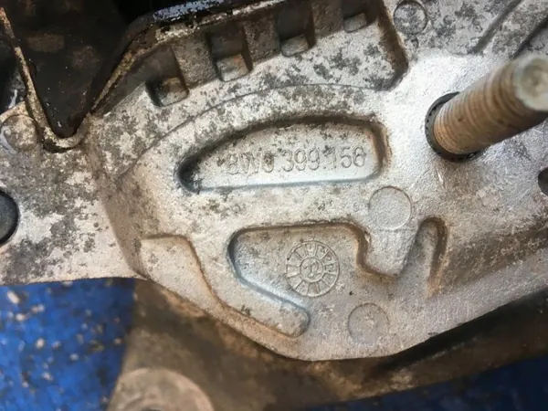 Versnellingsbaksteun Audi A4 B9 3.0 TDi OEM 8W0399262AR image 3