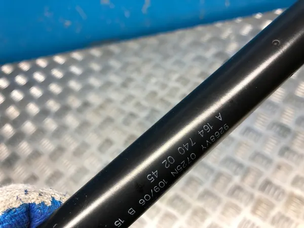 MERCEDES ML W164 Baklucka Ställdon image 2