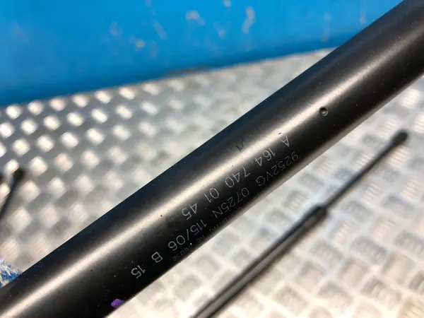 MERCEDES ML W164 Baklucka Ställdon image 3