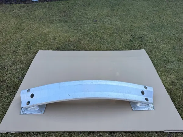 Tesla bakstötfångarbalk OEM 1095314-00 (2017-2021) image 2
