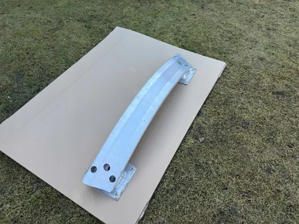 Tesla bakstötfångarbalk OEM 1095314-00 (2017-2021) image 4