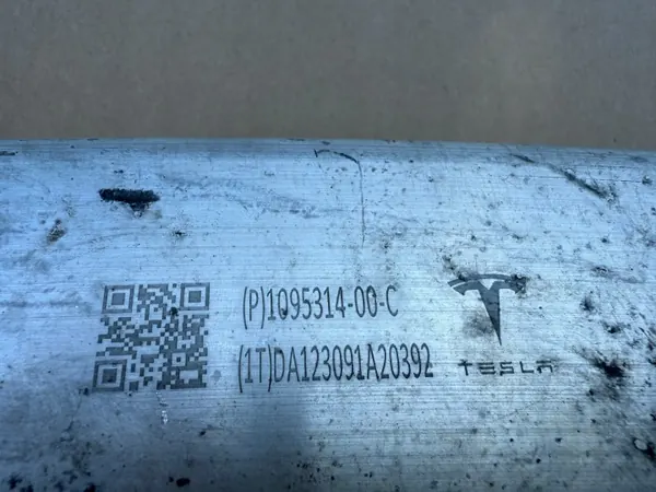 Tesla bakstötfångarbalk OEM 1095314-00 (2017-2021) image 7