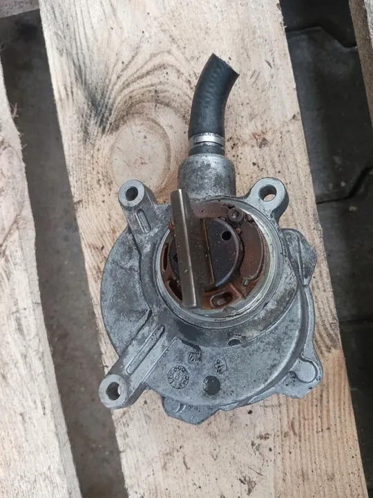 BMW E63 E64 6er N62B48 650i Imupumppu 7545384 image 2