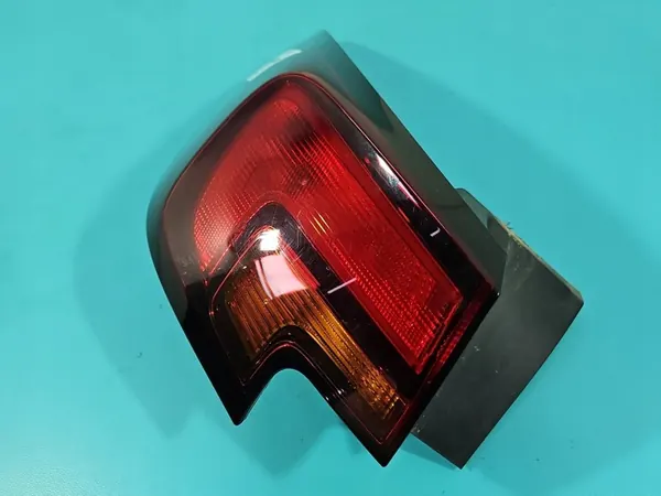 Lámpara trasera izquierda de aleta Opel Astra V K HB image 4