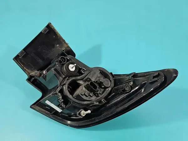 Lámpara trasera izquierda de aleta Opel Astra V K HB image 5