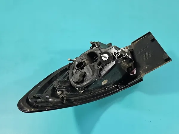 Lámpara trasera izquierda de aleta Opel Astra V K HB image 6