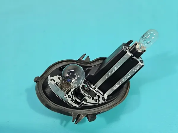 Lámpara trasera izquierda de aleta Opel Astra V K HB image 9