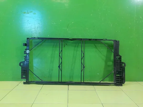 VOLVO V90 LIFT 2.0 T6 AUT Cache-radiateur OEM image 1