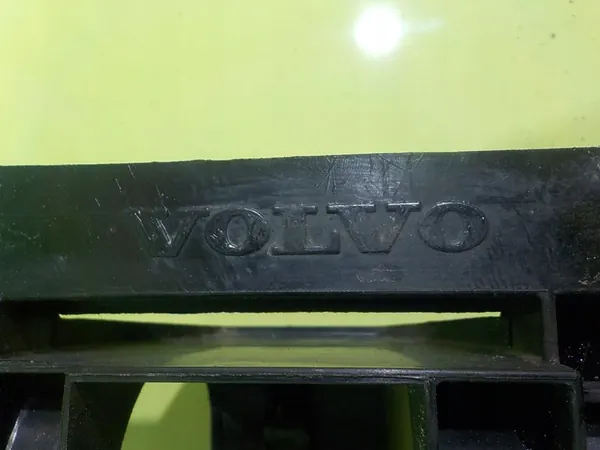 VOLVO V90 LIFT 2.0 T6 AUT Cache-radiateur OEM image 3