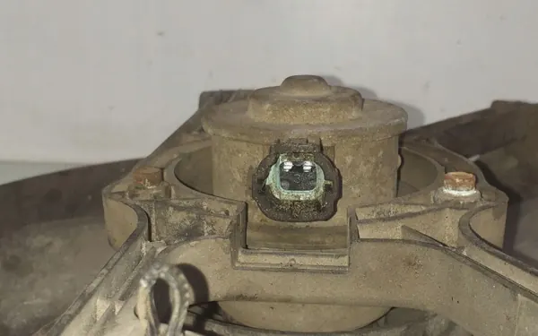 Nissan Lüftergehäuse OEM 8240301 - Gebrauchtteil image 3