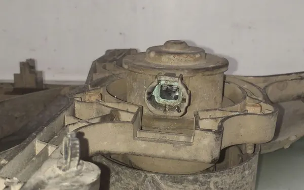 Nissan Lüftergehäuse OEM 8240301 - Gebrauchtteil image 4
