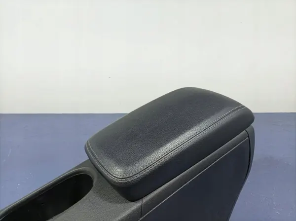 OEM Lochow-325878- Accoudoir Tunnel Central Mercedes GLA image 3