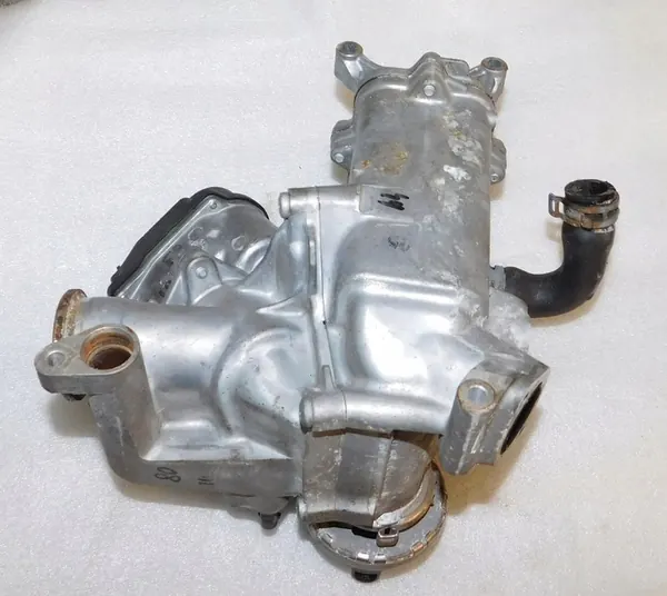 EGR-jäähdytin A6 C7 3.0 TDI 059131515CG image 3