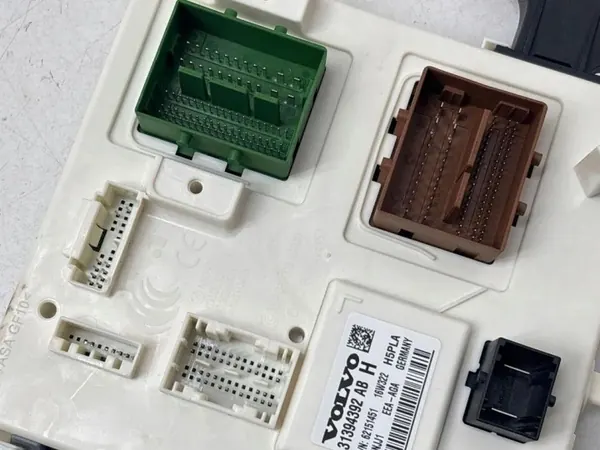 Module Confort Volvo OEM 31394392AB pour S90 2.0L image 3