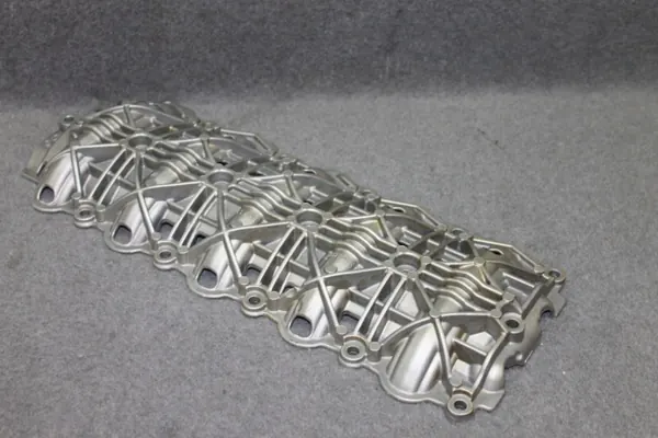Escudo de oleaje BMW OEM 8487141 para motor B58 image 3