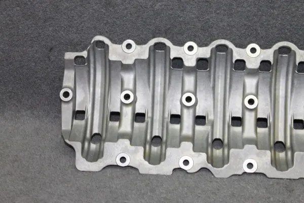 Escudo de oleaje BMW OEM 8487141 para motor B58 image 5