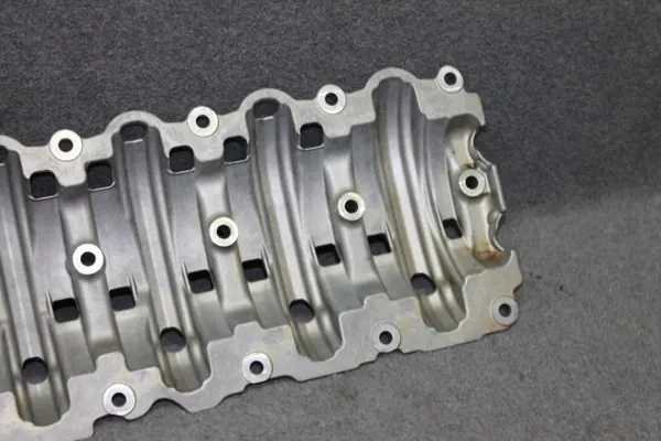 Escudo de oleaje BMW OEM 8487141 para motor B58 image 6