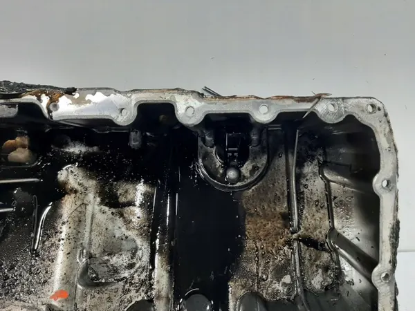 Carter d'huile Audi A6 C6 Avant 2.0TDI OEM 03G103603J image 10