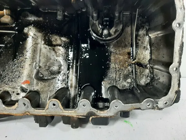 Carter d'huile Audi A6 C6 Avant 2.0TDI OEM 03G103603J image 9