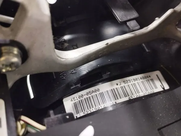 Volante Toyota Avensis T270 2015 image 2