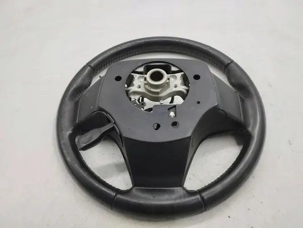 Volante Toyota Avensis T270 2015 image 8