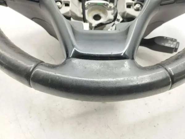 Volante Toyota Avensis T270 2015 image 9