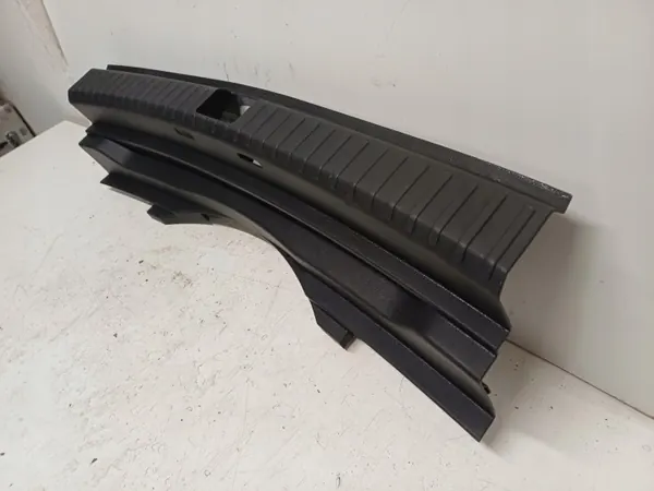 Skoda Karoq 17- bakre bältesskydd OEM 575863459A image 3