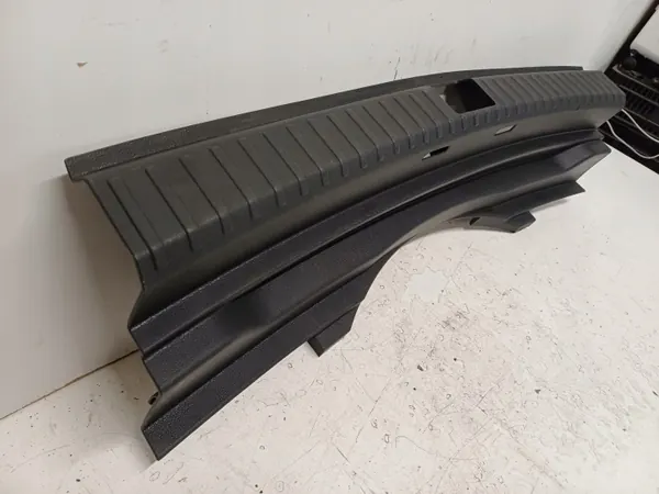 Skoda Karoq 17- bakre bältesskydd OEM 575863459A image 4