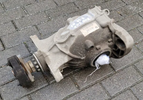 OEM 4598071 Taka-akselin tasauspyörästö BMW 5-sarja 2010-2017 image 3