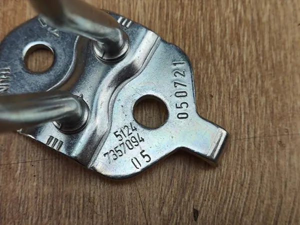 Bakluckelås OEM 7357094 för BMW G30 G16 G11 G12 image 4
