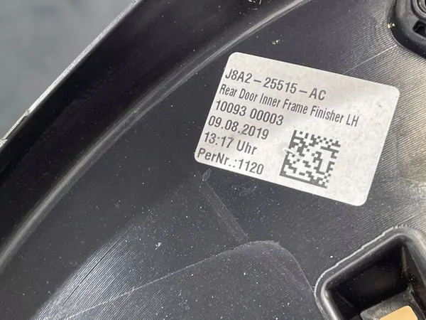 OEM J8A225515AC Vänster Bakdörrlist Range Rover Velar image 4