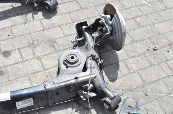 OEM 555017534R Hinterachsträger für Renault Captur II image 5