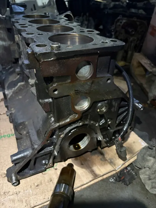 Oliepomp motorblok Mitsubishi Outlander I 2.0 4G63 image 3