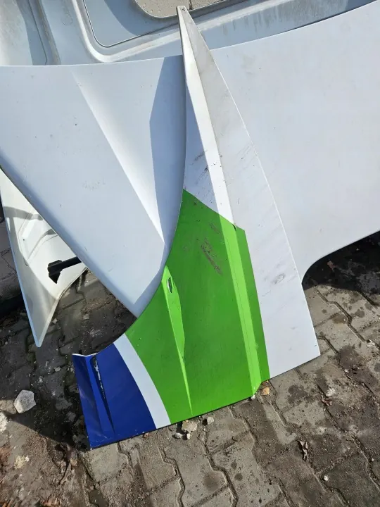 Spoiler cabine esquerdo superior OEM A9607905365 Mercedes Actros MP4 image 2