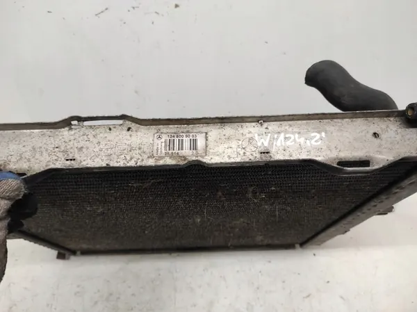 Radiateur d'eau Mercedes-Benz OEM 1245009003 pour E W124 image 3