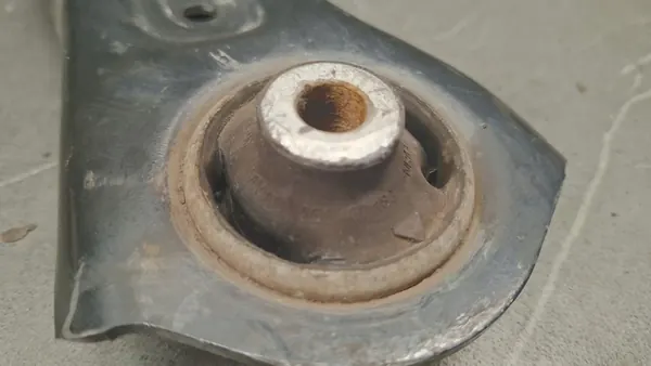 Braccio di Controllo Anteriore Destro Volkswagen Polo 2Q image 2