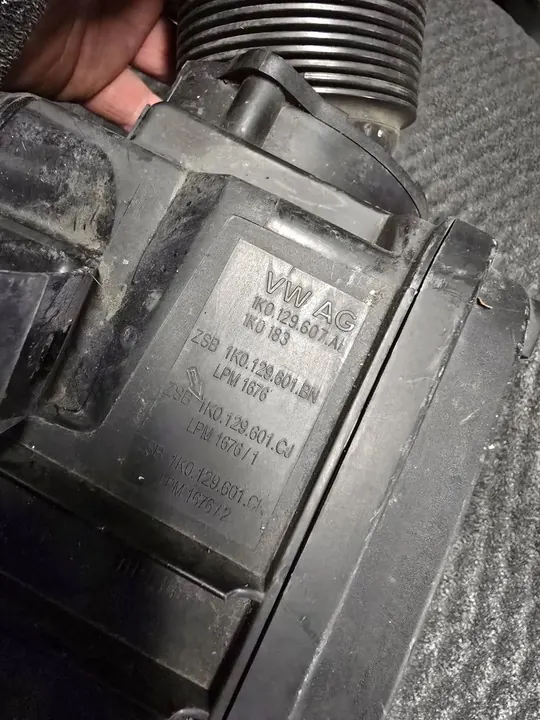 Volkswagen Ilmansuodatin kotelo 1K0129607AL image 3