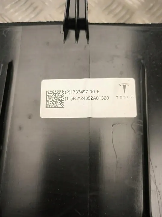Tesla Model 3 Tavaratilan lukkopaneeli OEM 173349710E image 3