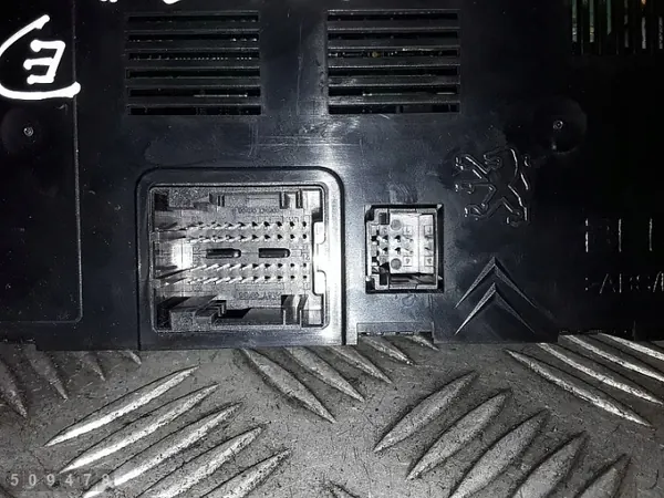 Módulo de control AC Peugeot 3008 OEM 96738322xt image 3