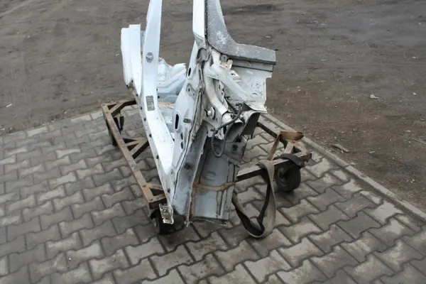 Ford Focus MK4 Voor Rechts Sierlijst OEM 5771149 image 3