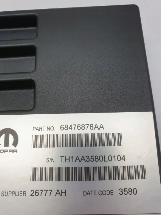 Amplificateur audio OEM 68476878AA pour Chrysler Pacifica image 4