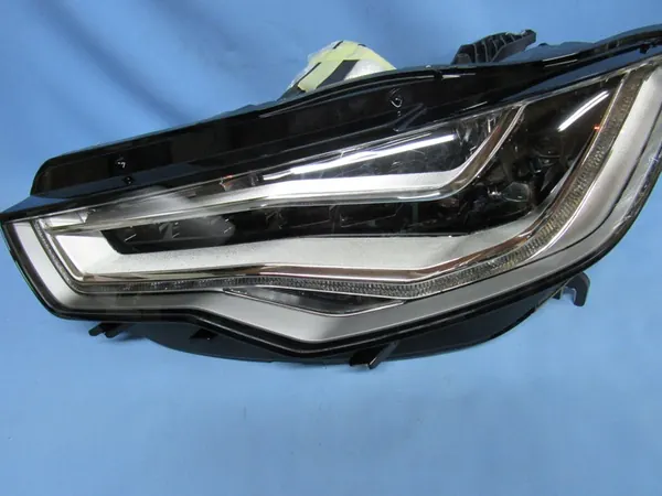 Linkes Audi A6 C7 4G0 Full LED Licht image 4