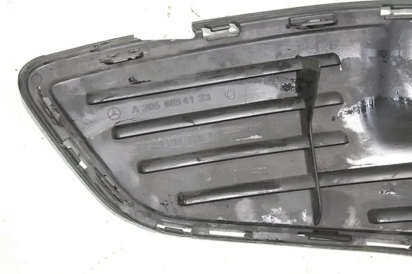 Mercedes-Benz C W205 2018 Tapas de Parrilla AMG image 6