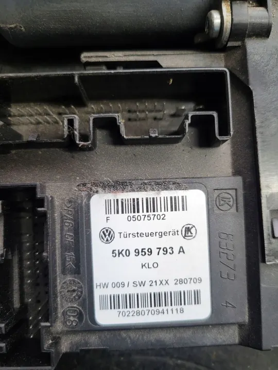 Skoda OE 5K0959793A Framvänster Fönsterregulator image 3