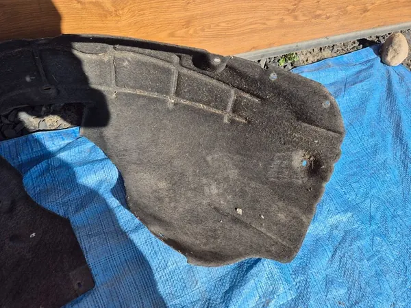 SKODA OCTAVIA II 1Z 04- Etuvasen Lokasuoja 1Z0809957C image 3